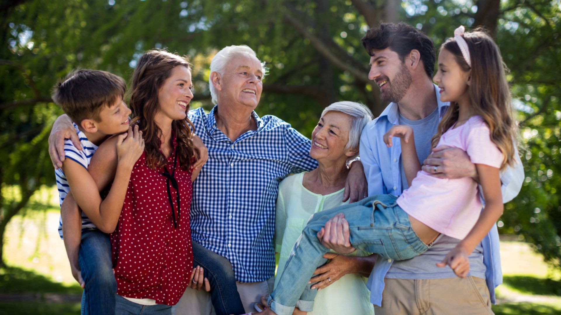Envejecimiento saludable: Un proceso en el que participa toda la familia