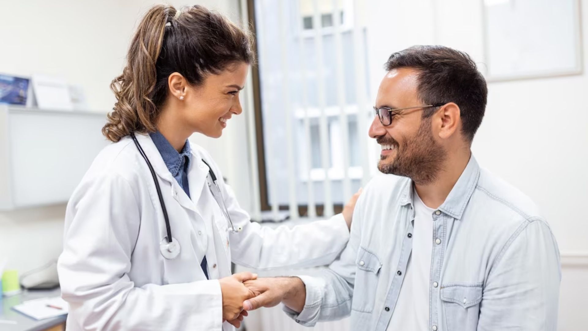 ¿Cómo puede ayudarme un médico internista? Evaluación integral del paciente